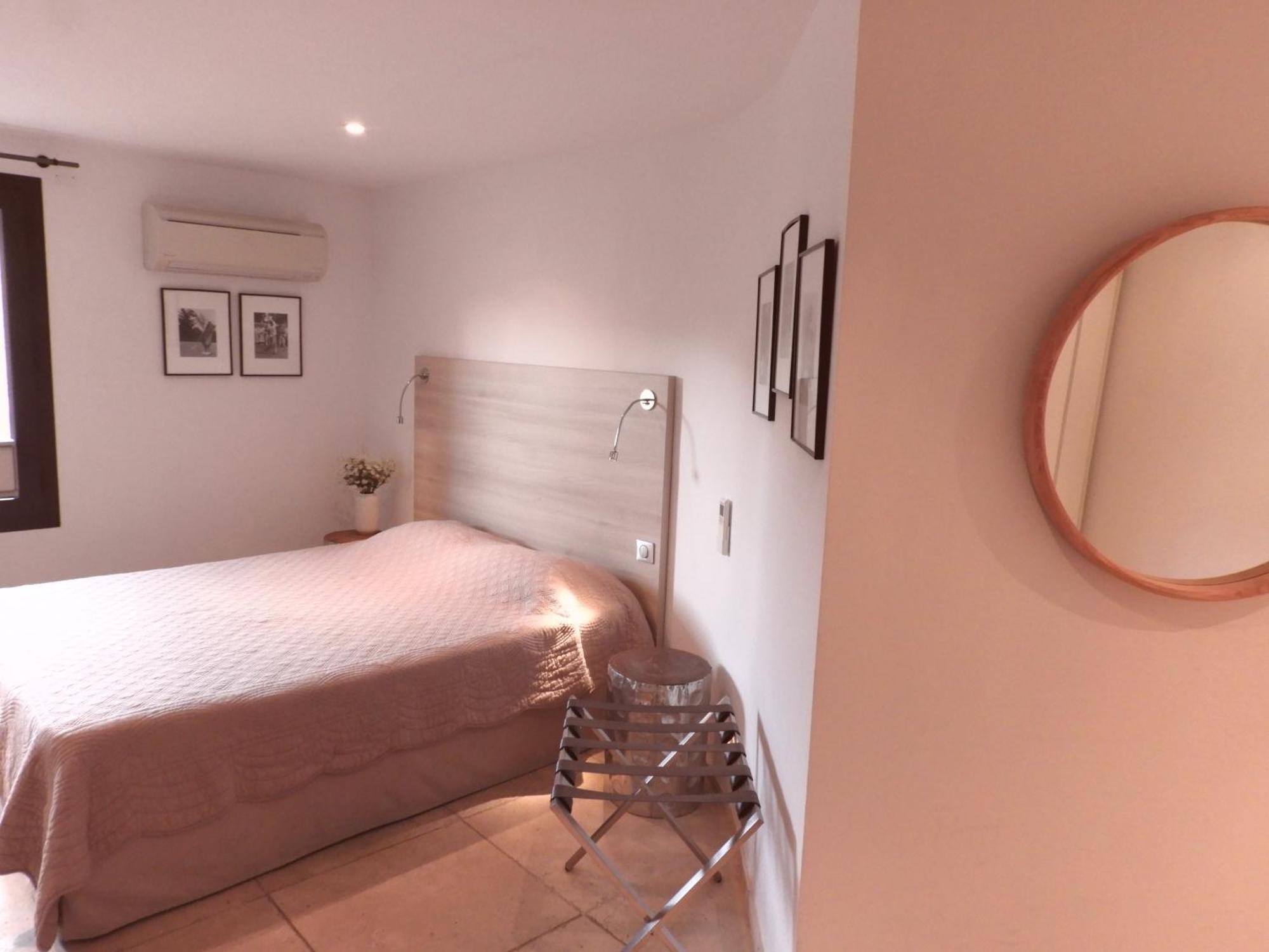 Chambres Du Vieux Bistrot Cabrières-dʼAvignon Екстериор снимка