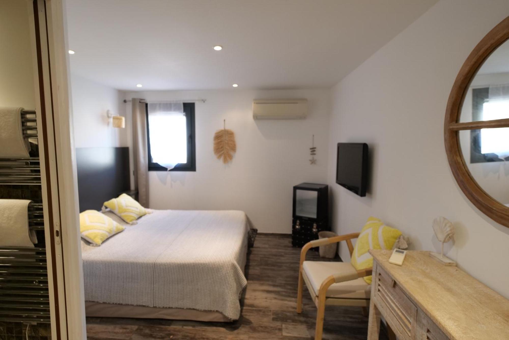 Chambres Du Vieux Bistrot Cabrières-dʼAvignon Екстериор снимка