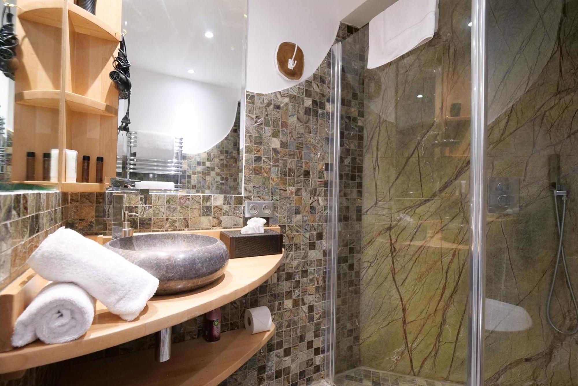 Chambres Du Vieux Bistrot Cabrières-dʼAvignon Екстериор снимка