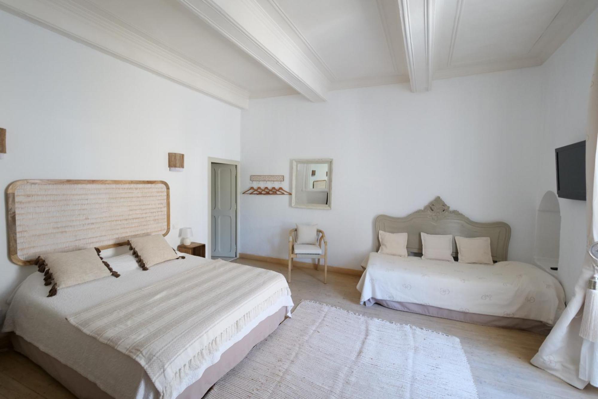Chambres Du Vieux Bistrot Cabrières-dʼAvignon Екстериор снимка