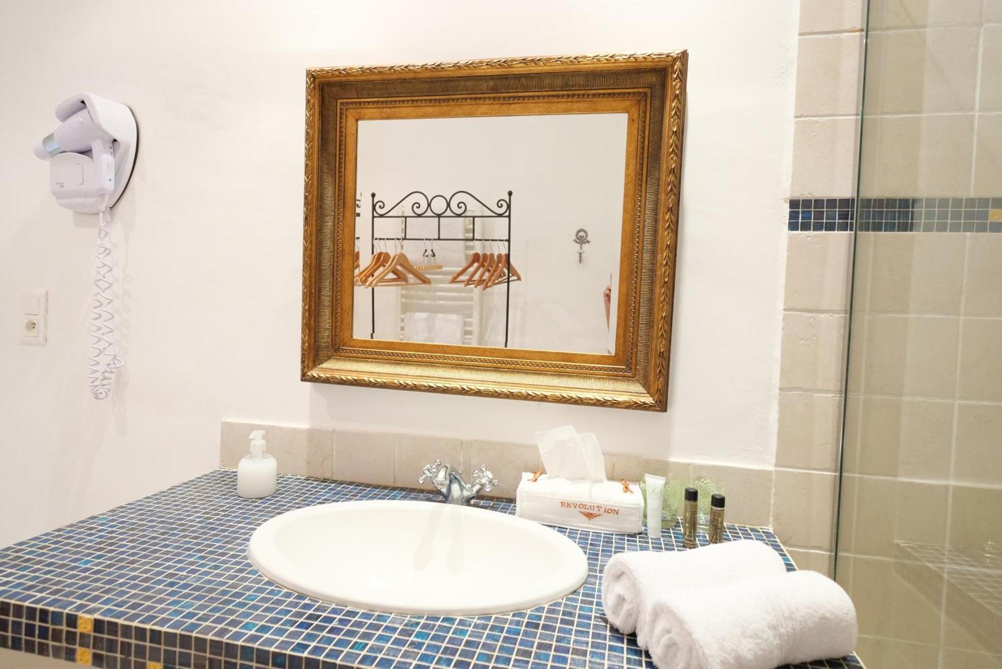 Chambres Du Vieux Bistrot Cabrières-dʼAvignon Екстериор снимка