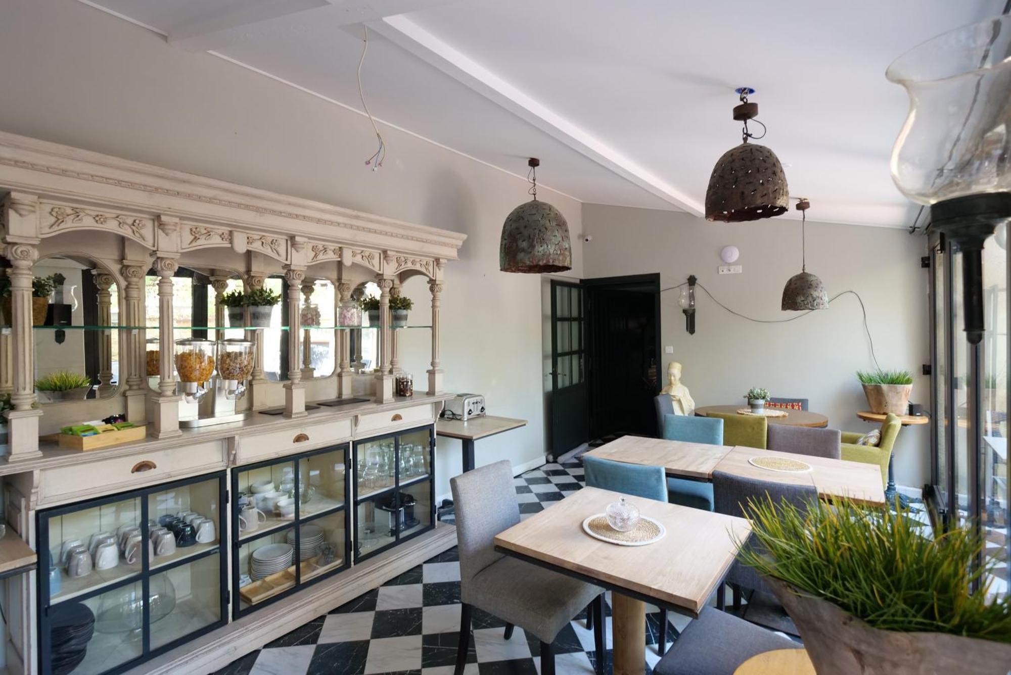Chambres Du Vieux Bistrot Cabrières-dʼAvignon Екстериор снимка