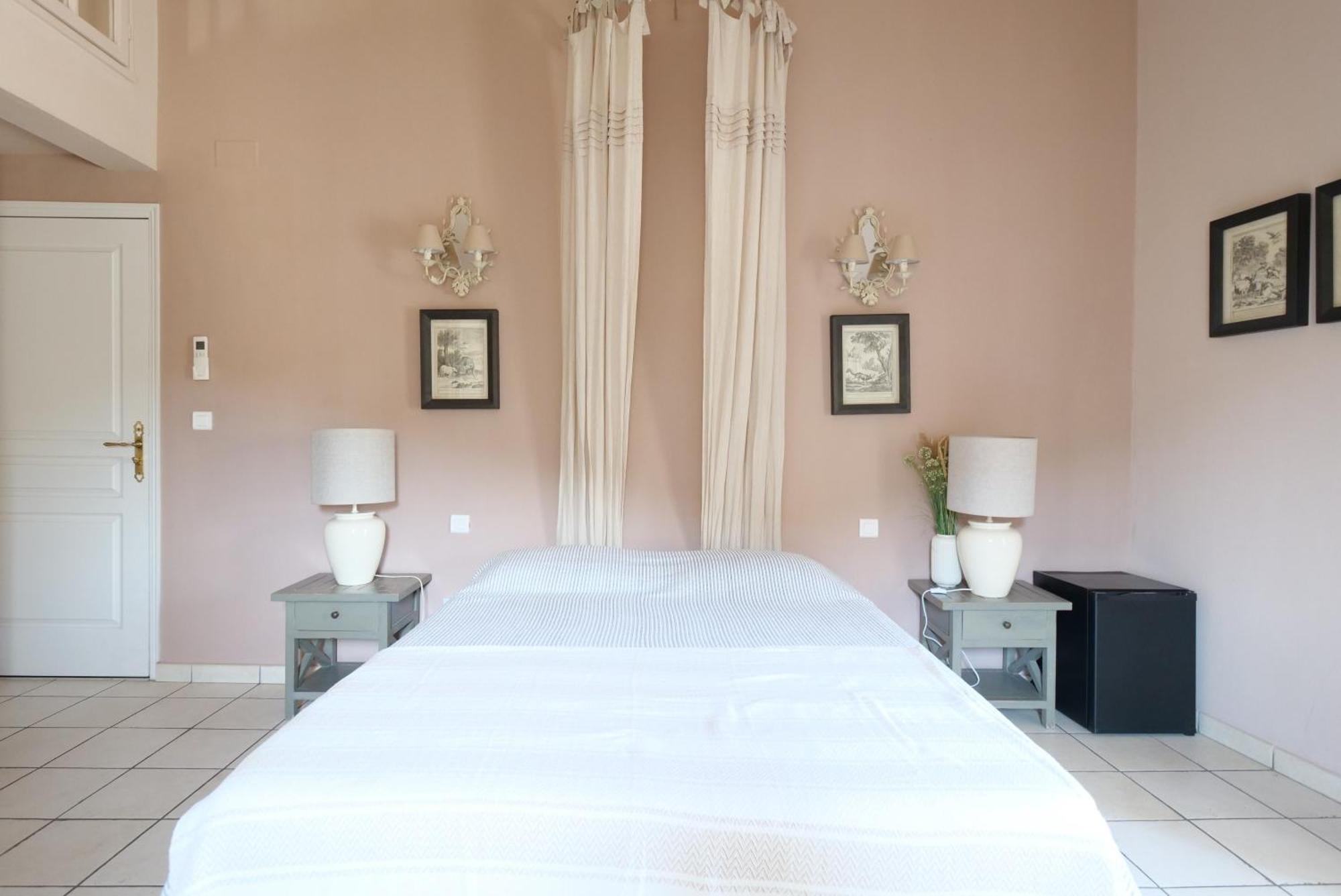 Chambres Du Vieux Bistrot Cabrières-dʼAvignon Екстериор снимка