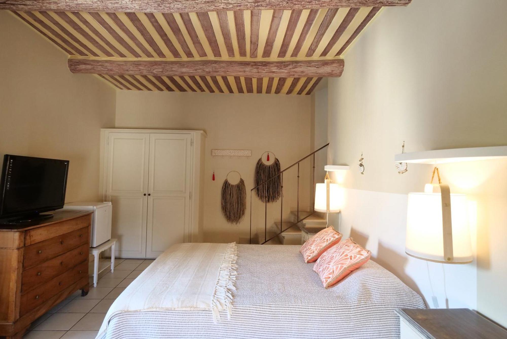 Chambres Du Vieux Bistrot Cabrières-dʼAvignon Екстериор снимка