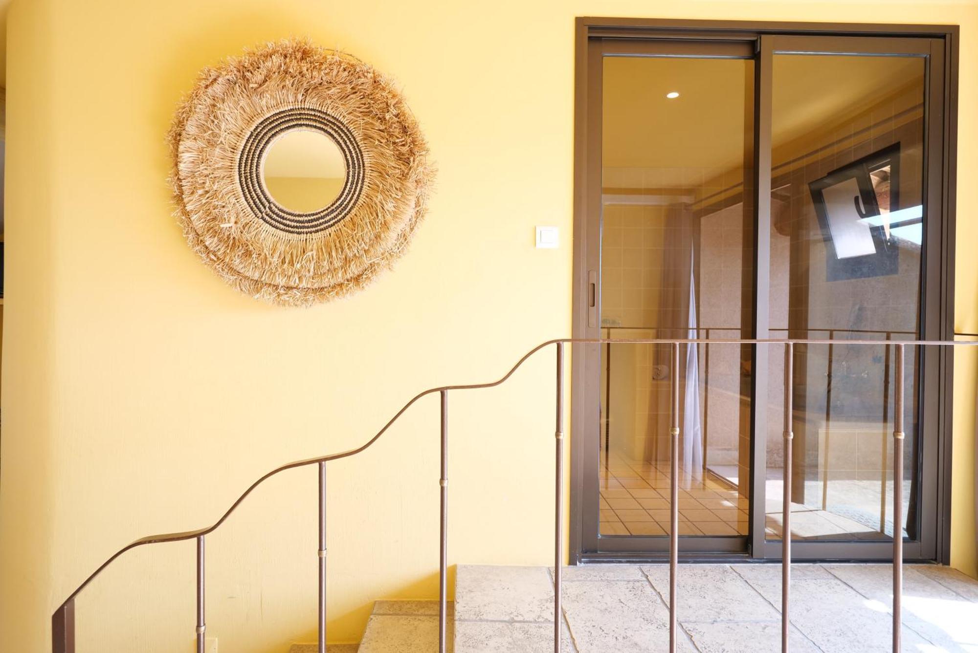 Chambres Du Vieux Bistrot Cabrières-dʼAvignon Екстериор снимка