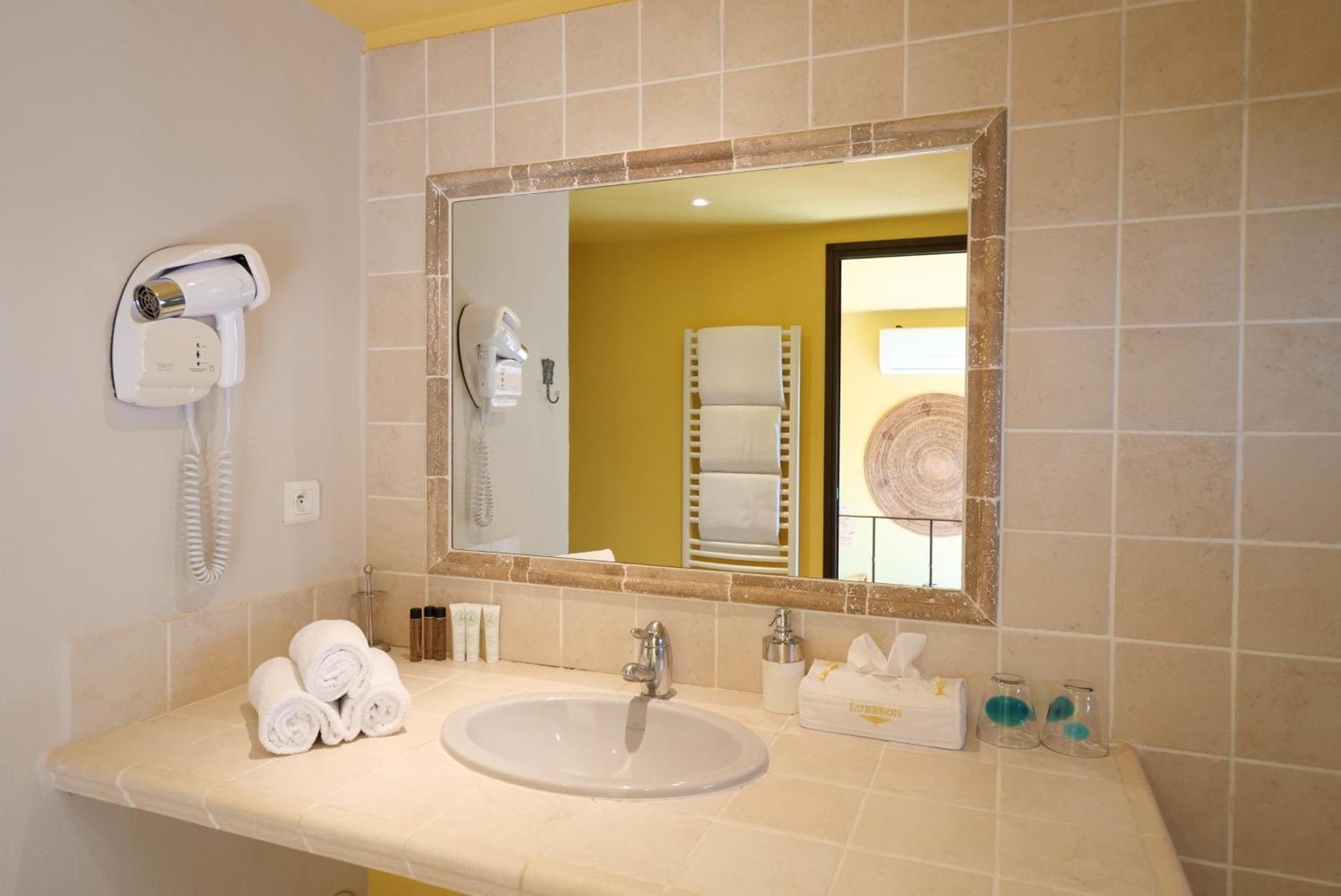 Chambres Du Vieux Bistrot Cabrières-dʼAvignon Екстериор снимка