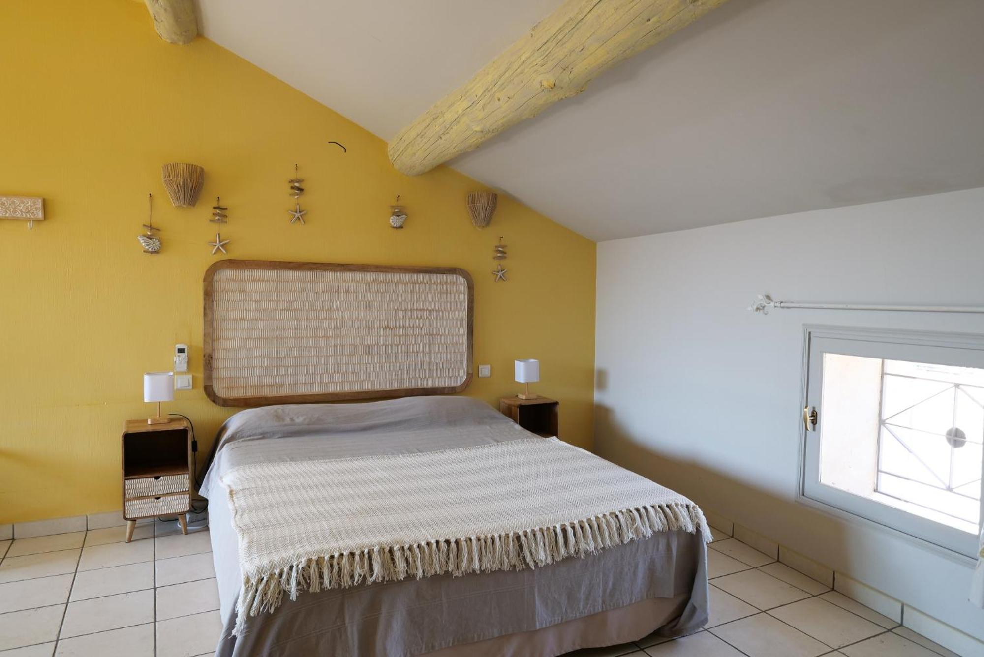 Chambres Du Vieux Bistrot Cabrières-dʼAvignon Екстериор снимка