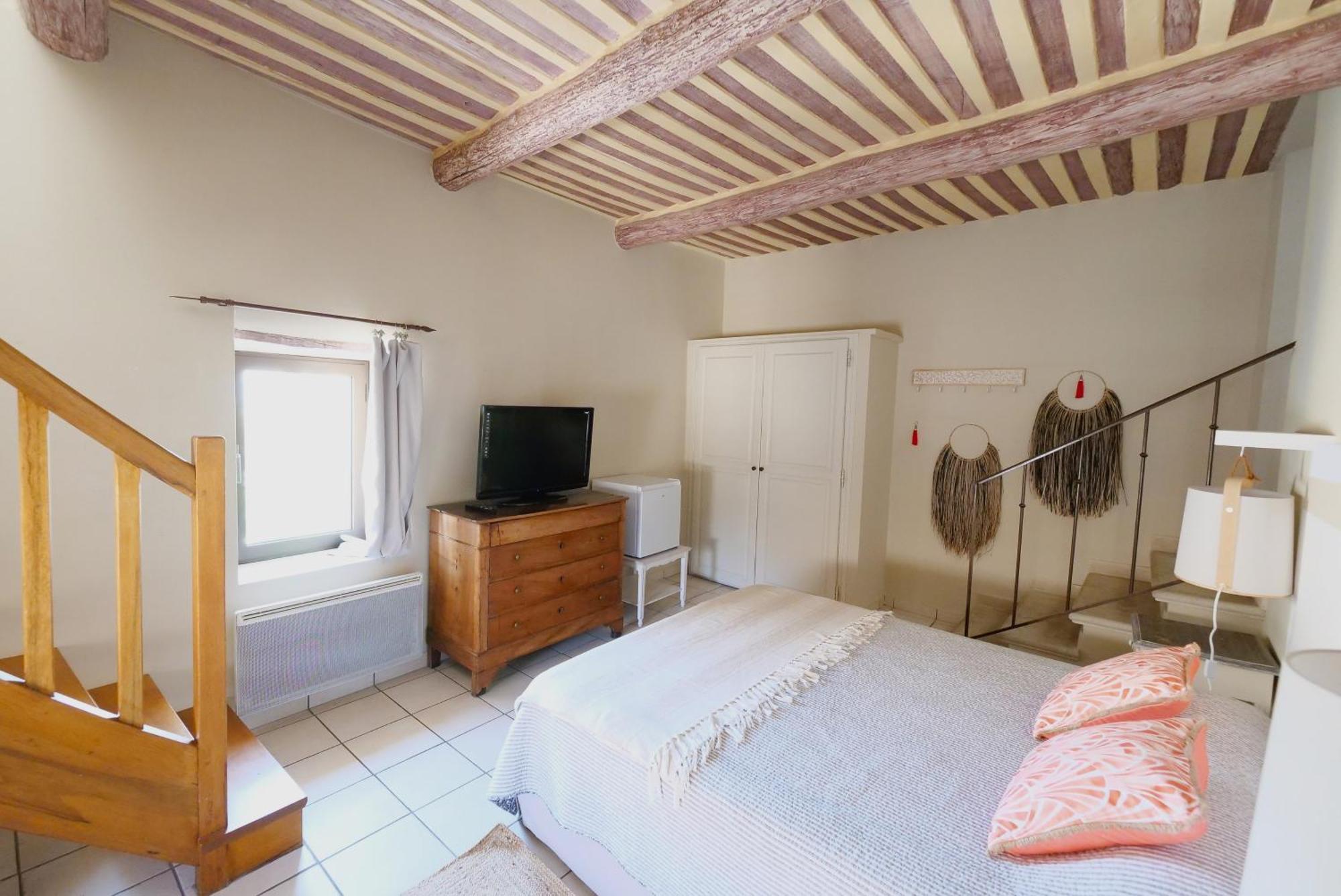 Chambres Du Vieux Bistrot Cabrières-dʼAvignon Екстериор снимка